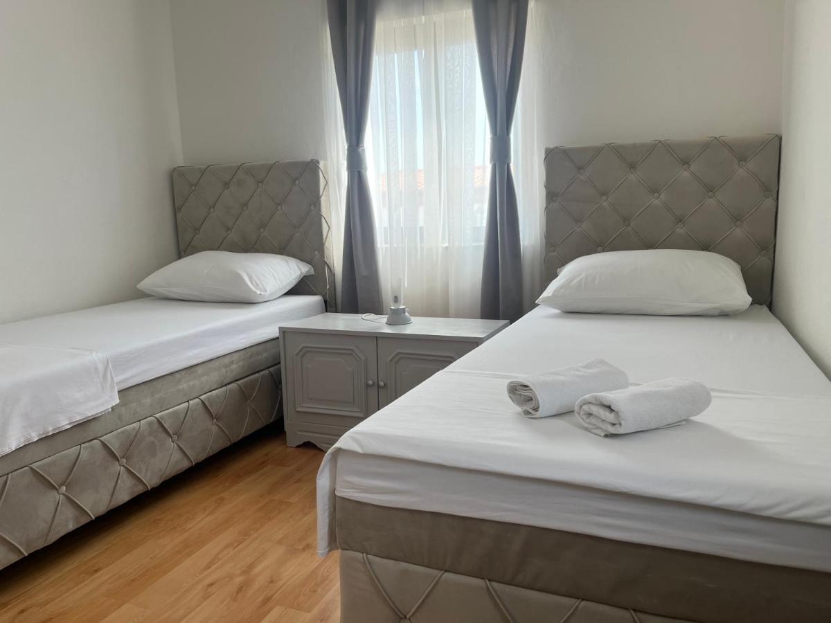 Apartments Medic ดราเช ภายนอก รูปภาพ