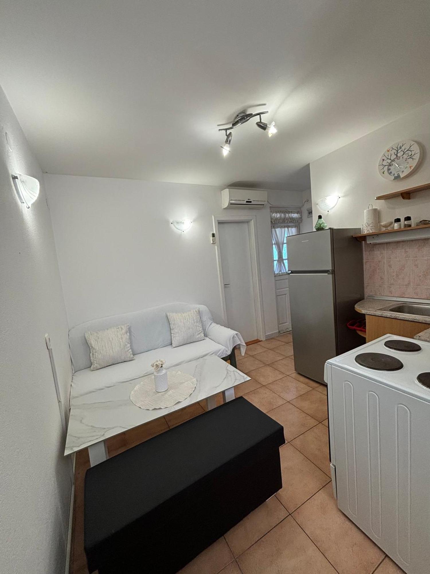 Apartments Medic ดราเช ภายนอก รูปภาพ