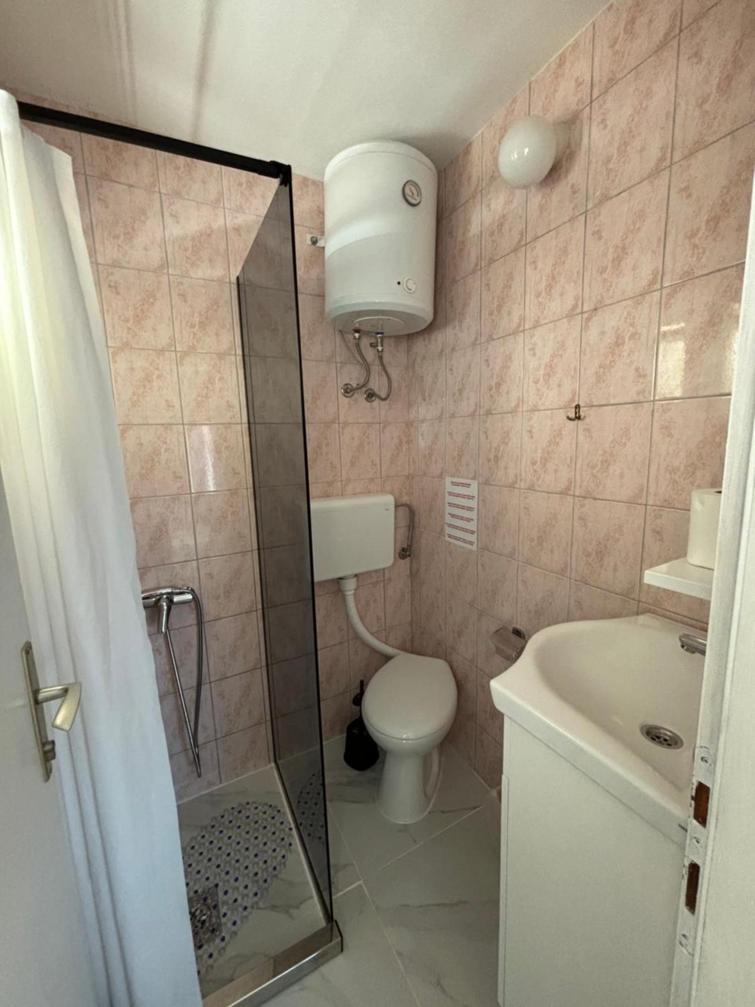 Apartments Medic ดราเช ภายนอก รูปภาพ