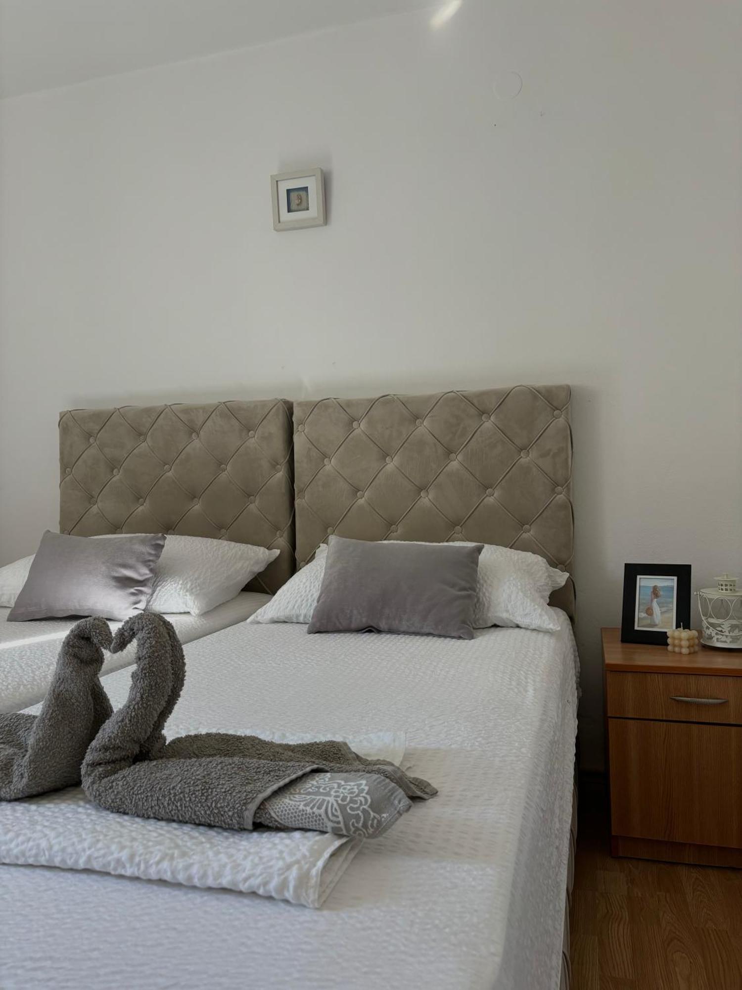 Apartments Medic ดราเช ภายนอก รูปภาพ