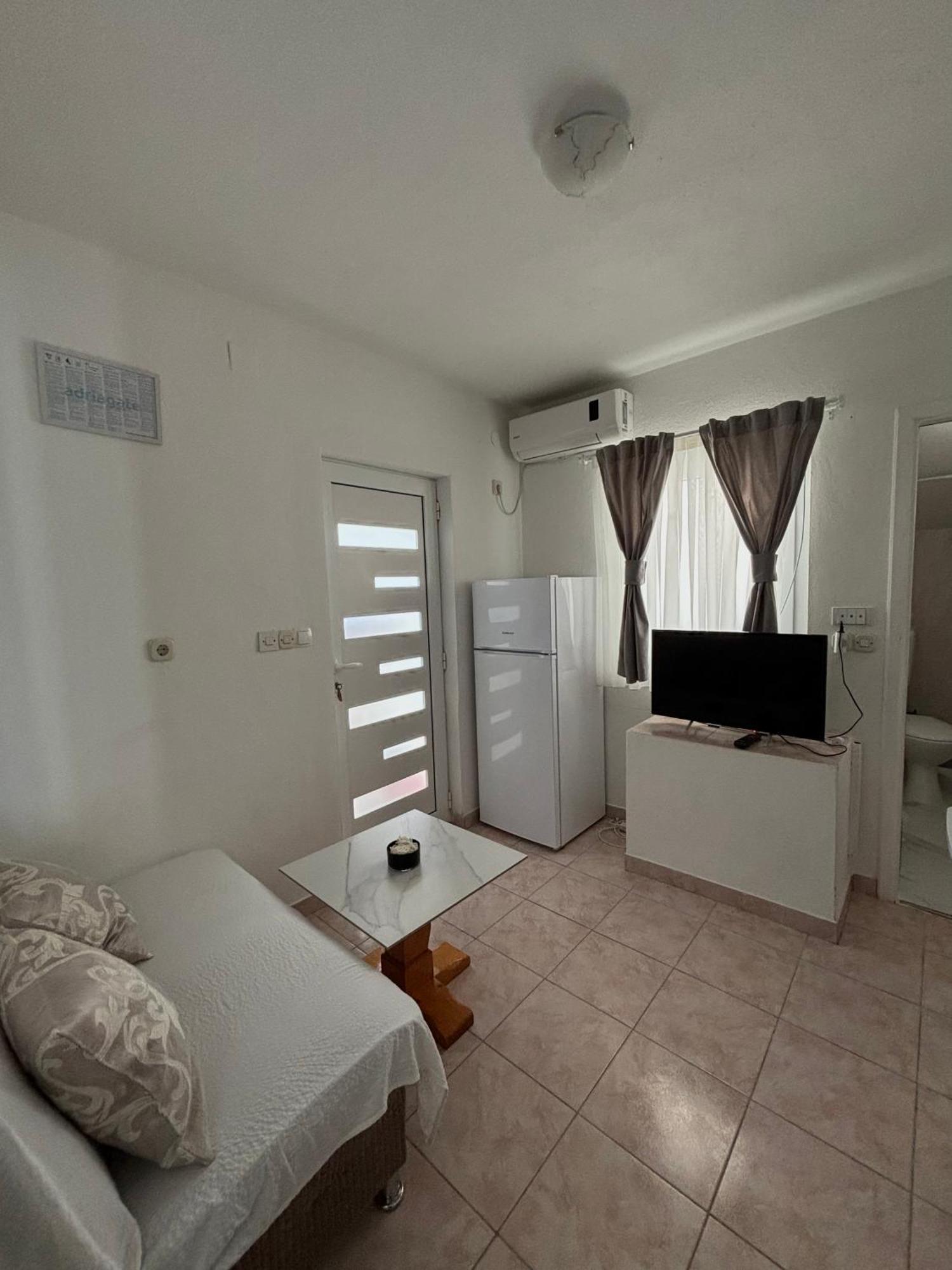 Apartments Medic ดราเช ภายนอก รูปภาพ